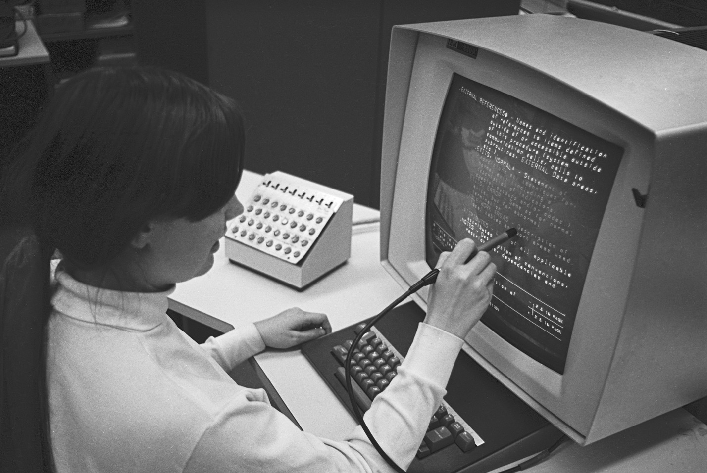 A computer operator using a hypertext editing system in 1969Gregory Lloyd from Wikipedia, CC BY-SA 4.0 International.